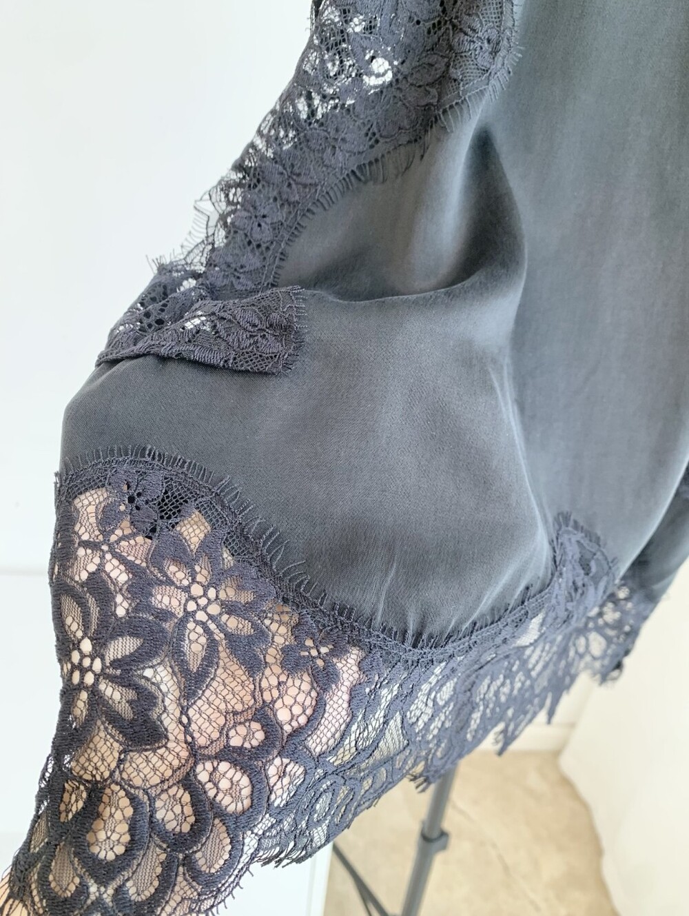 Third Form VISIONS LACE TOP - Picture 14 of 14